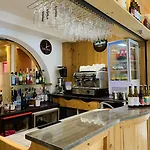 L'arveyron Open House Hotel